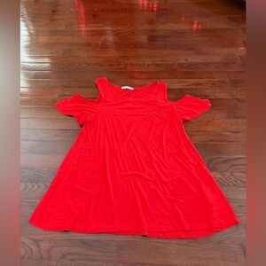 Women’s Red Cold Shoulder/Open Shoulder Short Sleeve Top (size Small) ❤️